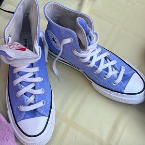 Womens Lilac converse sz. 5 1/2